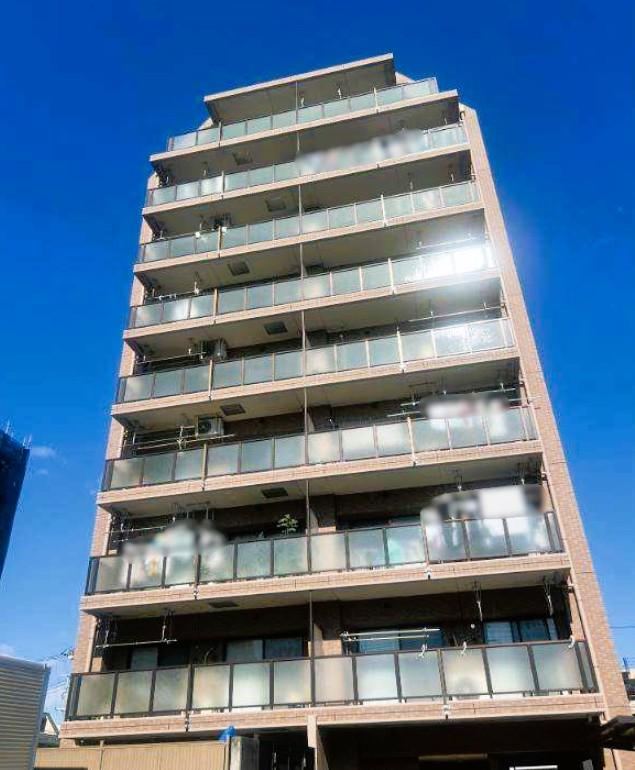 Sunny 3LDK Corner Apartment with Recent Renovation - Photo 1