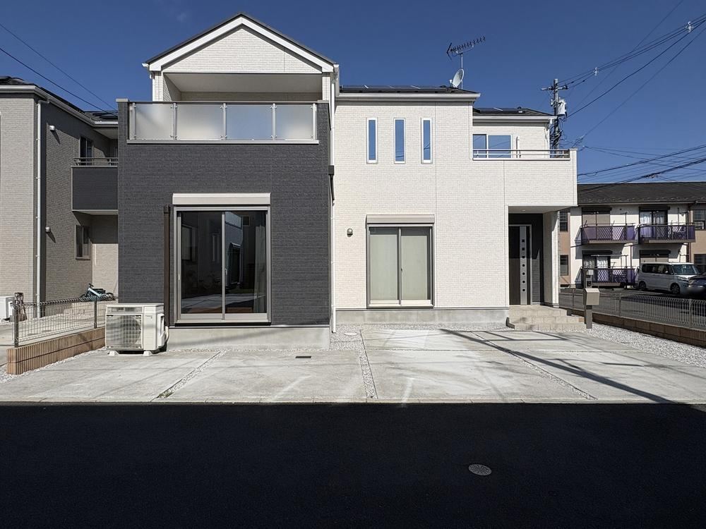 Beautifully Maintained 4LDK House with Solar Panels - Photo 1