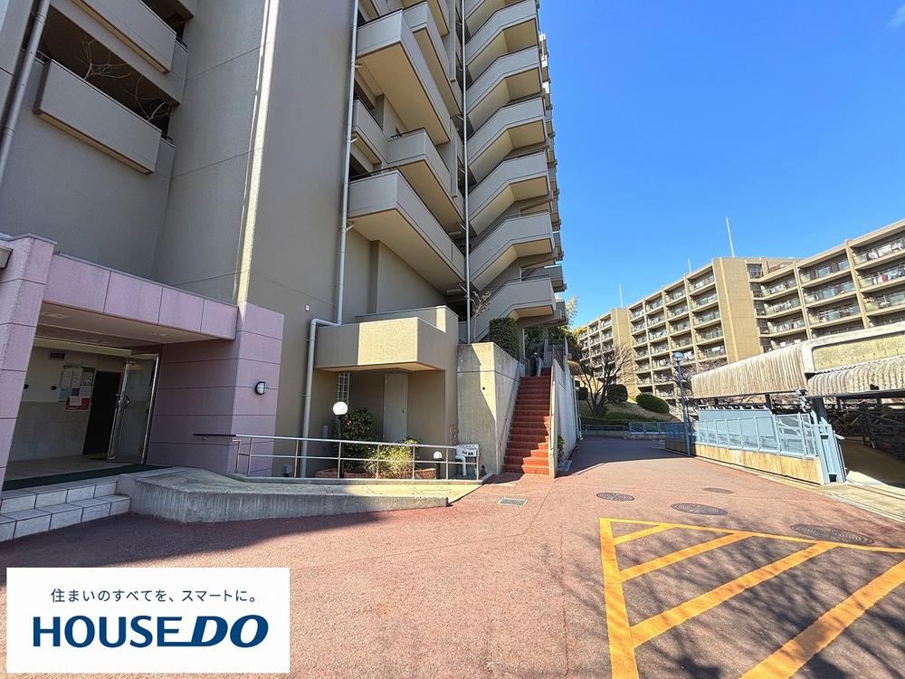 2LDK apartment in Hirakata, Osaka - Photo 1