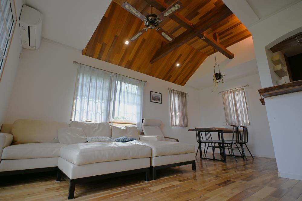 Natural Wood House Surrounded by Greenery in Kamakurayama - Photo 1