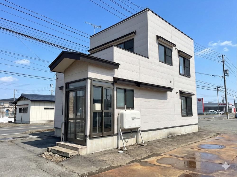 Well-Designed 3LDK House Built in 2006 in Yonezawa - Photo 1