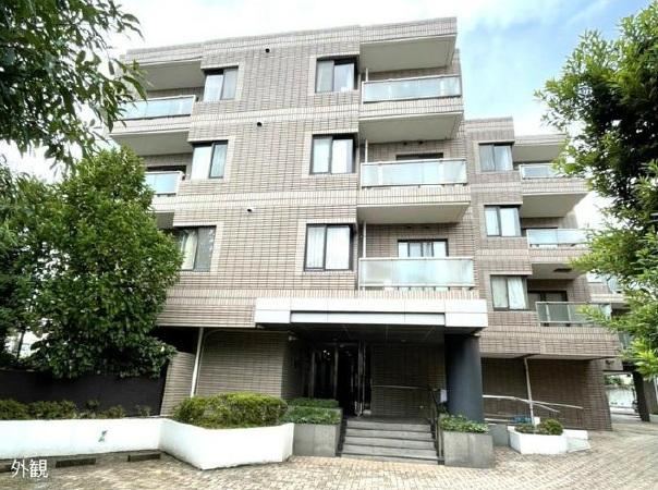 Newly Renovated 2LDK Apartment with Private Garden in Sendagi - Photo 1