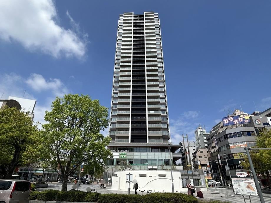 Spacious 3LDK Apartment in Hirai - Photo 1