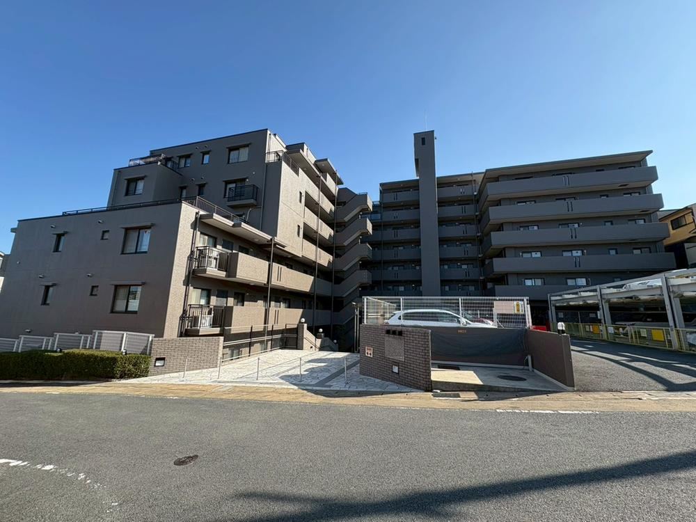 4LDK apartment in Muko, Kyoto - Photo 1