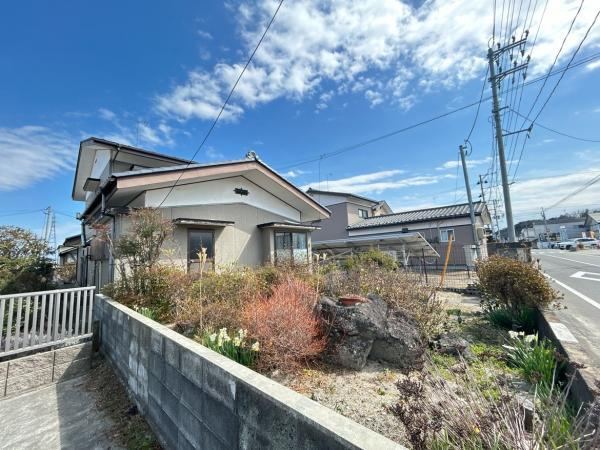Upcoming Renovated 4LDK House in Yamamoto - Photo 1