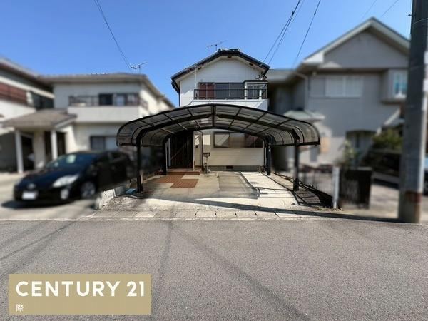 4LDK house in Iwade, Wakayama - Photo 1