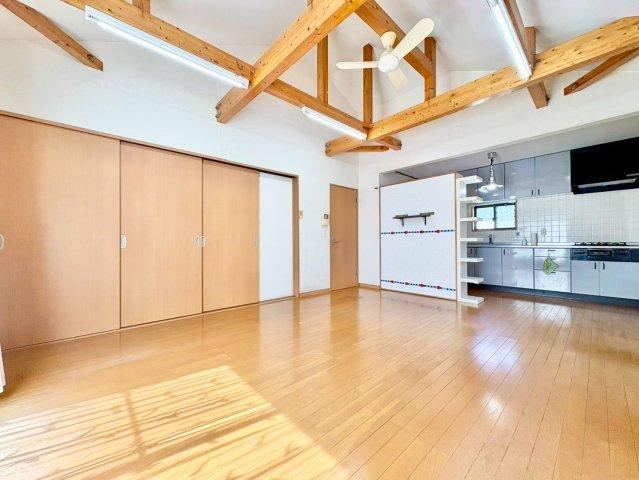 4LDK House with Storage and Proximity to Schools in Soka - Photo 1