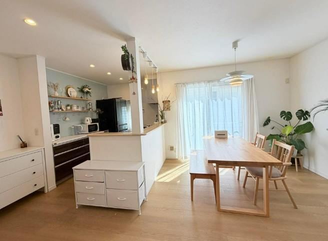 Spacious Corner Lot House with Upcoming Renovation - Photo 1