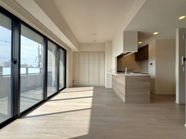 Bright 3LDK Corner Apartment in Hiracho - Photo 1