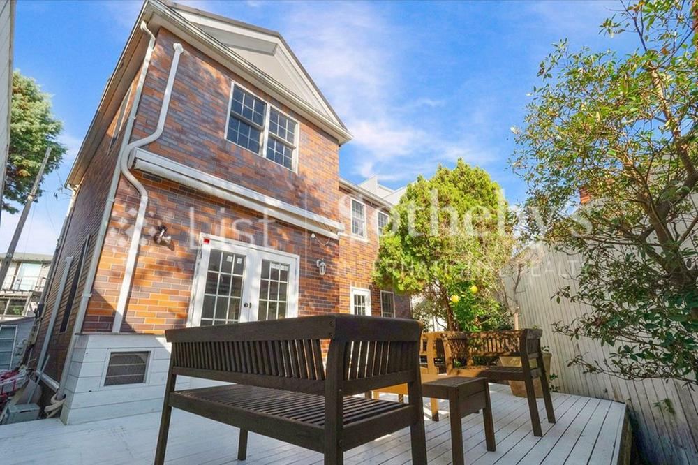 Charming 2LDK Home with Deck Near Zaimokuza Beach - Photo 1