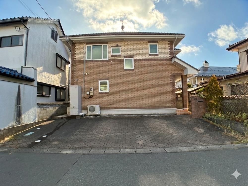 Well-Constructed 4LDK House with Walk-in Closet in Ishinomaki - Photo 1