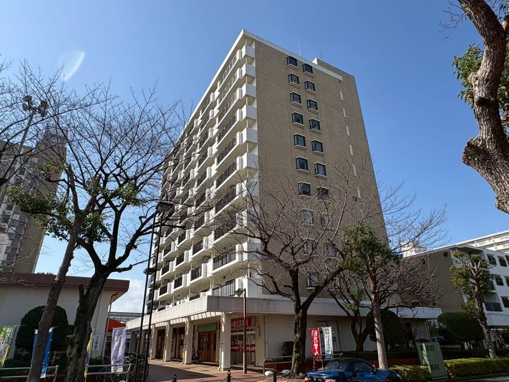 4LDK apartment in Higashiyamato, Tokyo - Photo 1