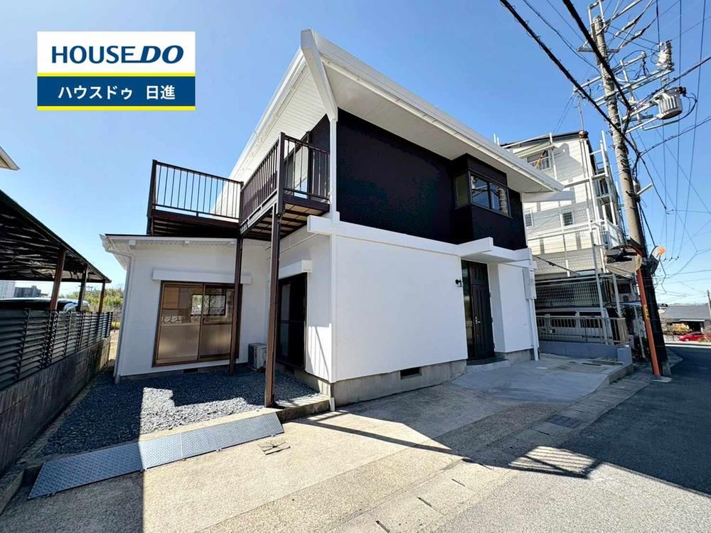 Renovated 6LDK Home with Parking for Three Cars - Photo 1