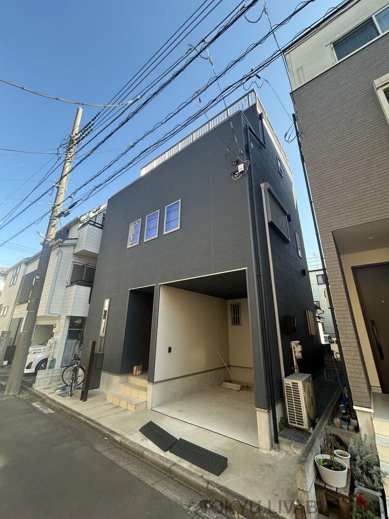 Bright 3LDK House with 2nd Floor Living in Warabi - Photo 1