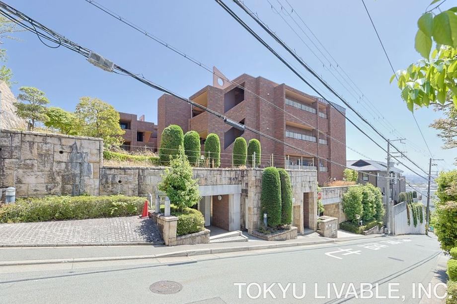 3LDK apartment in Takarazuka, Hyogo - Photo 1