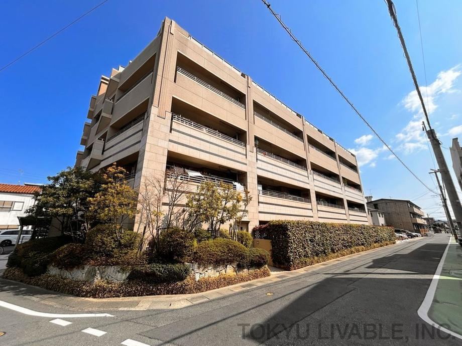 4LDK apartment in Sawara Ward, Fukuoka - Photo 1