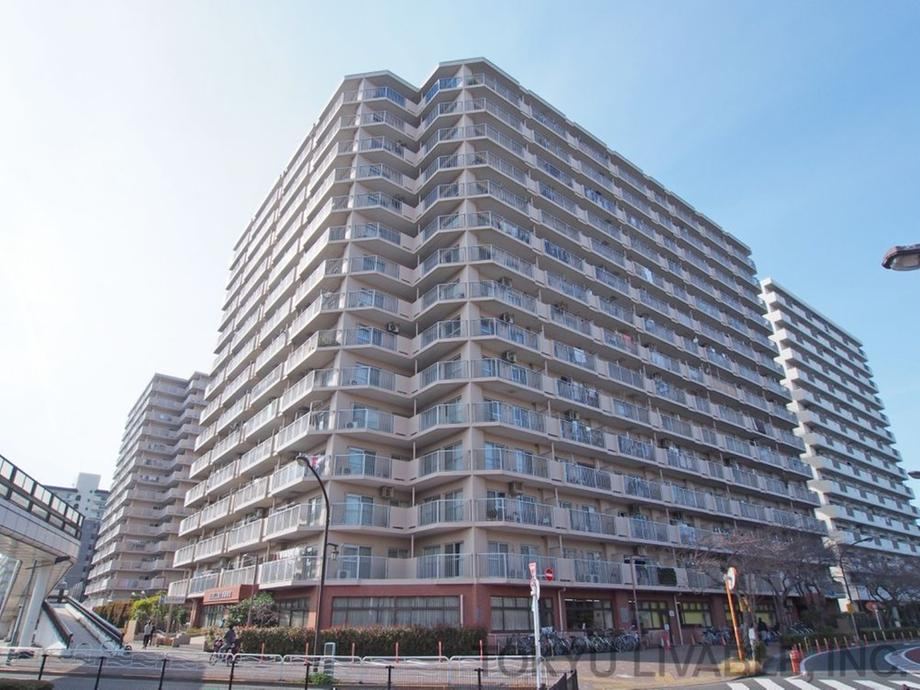 Top Floor 2LDK Apartment Near Higashi-Ojima Station - Photo 1