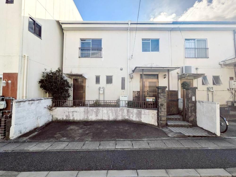 6LDK house in Yamashina Ward, Kyoto - Photo 1