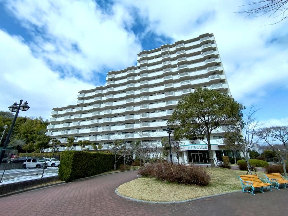3LDK apartment in Suma Ward, Kobe, Hyogo - Photo 1