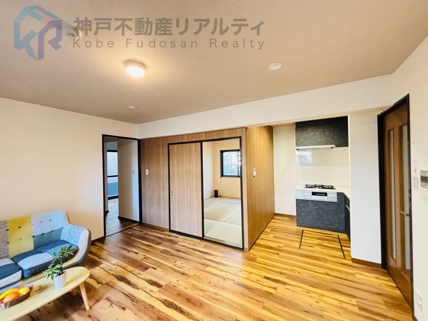 2LDK apartment in Chuo Ward, Kobe, Hyogo - Photo 1