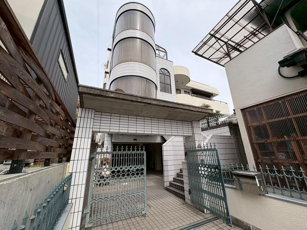 10LDK+S house in Neyagawa, Osaka - Photo 1