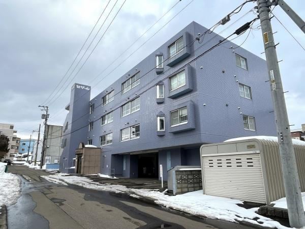 1LDK+S apartment in Minami Ward, Sapporo, Hokkaido - Photo 1