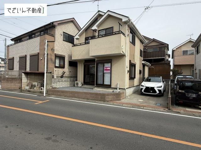 Renovated 4LDK Home with Convenient Layout in Honjo - Photo 1
