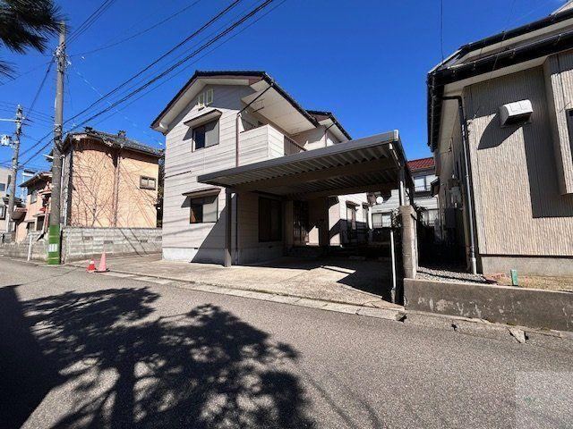Spacious 6LDK Home on 70 Tsubo Lot - Photo 1