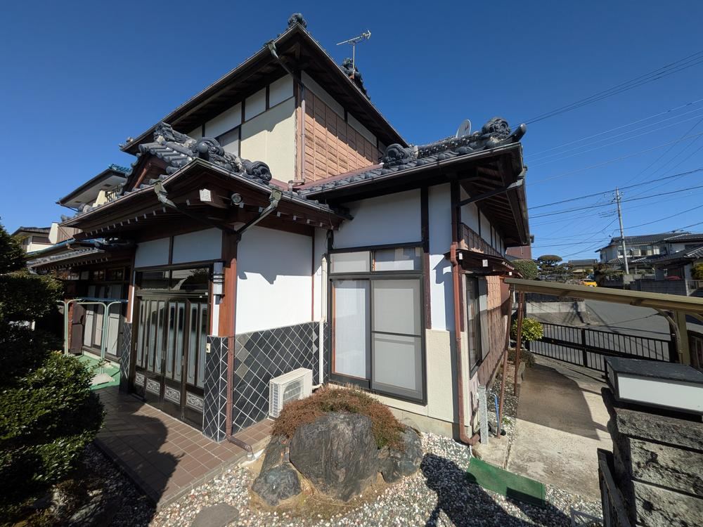 Spacious 6K Home in Quiet Neighborhood of Hitachi - Photo 1