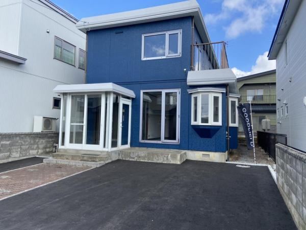 Sunny 4LDK Home in Mihara - Photo 1