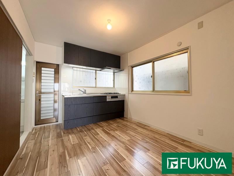 4LDK house in Toyonaka, Osaka - Photo 1