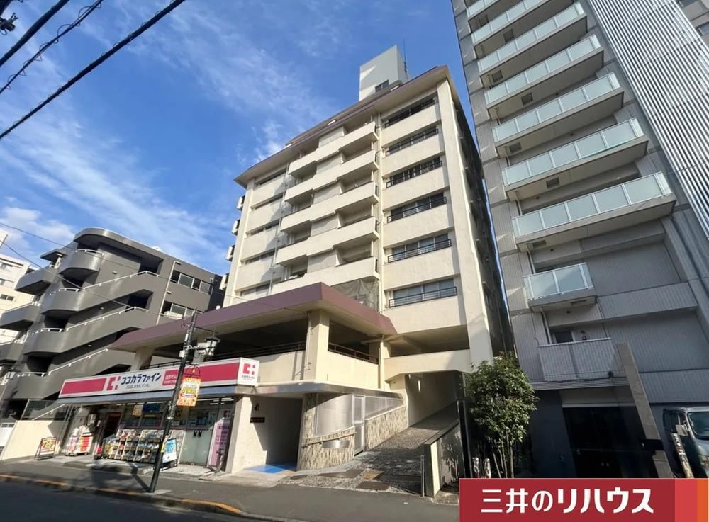 3LDK apartment in Nakano Ward, Tokyo - Photo 1