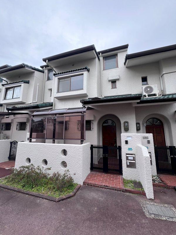 3LDK apartment in Ashiya, Hyogo - Photo 1