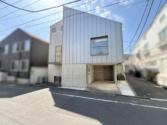 Designer House Built by Architect in 2005 - Photo 1