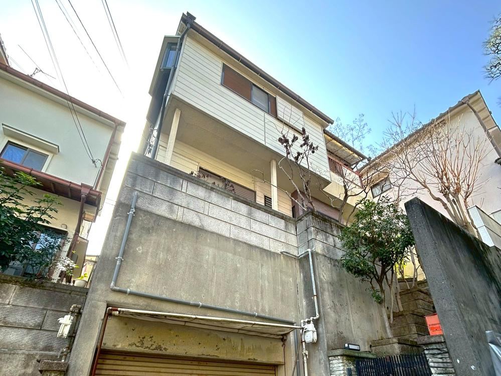 6LDK house in Suita, Osaka - Photo 1