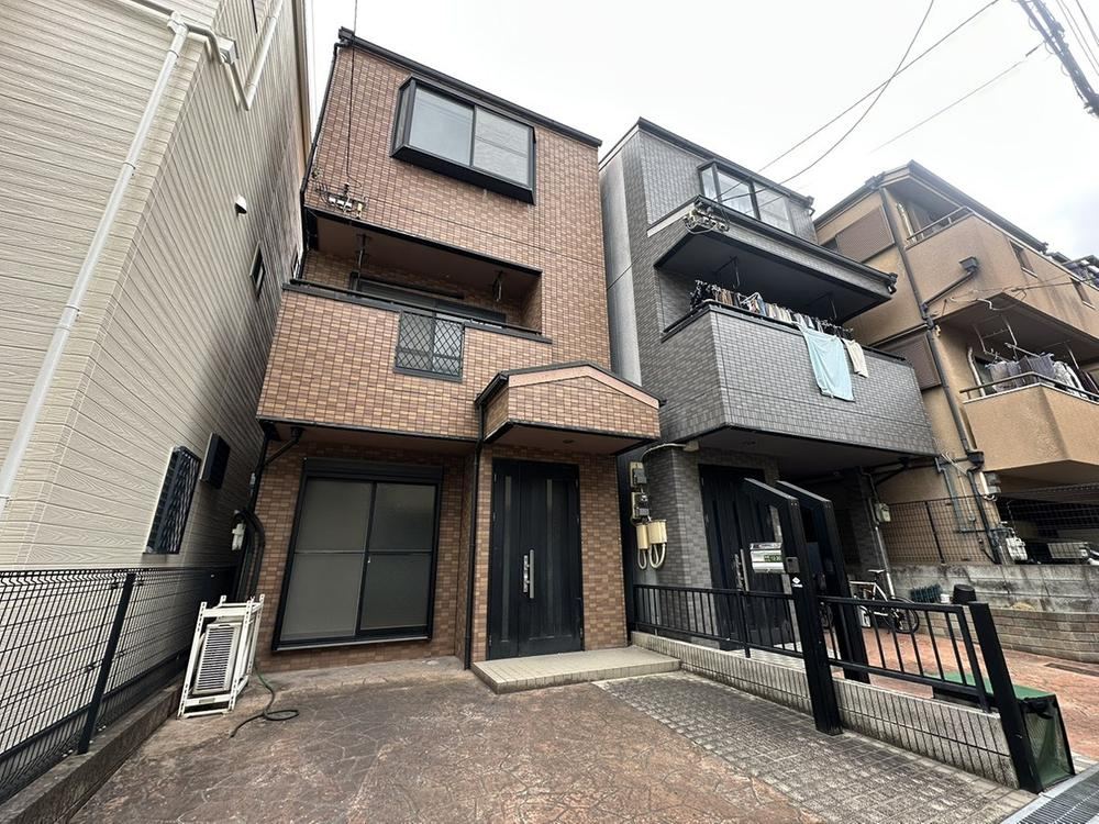 3LDK house in Higashiyodogawa Ward, Osaka - Photo 1