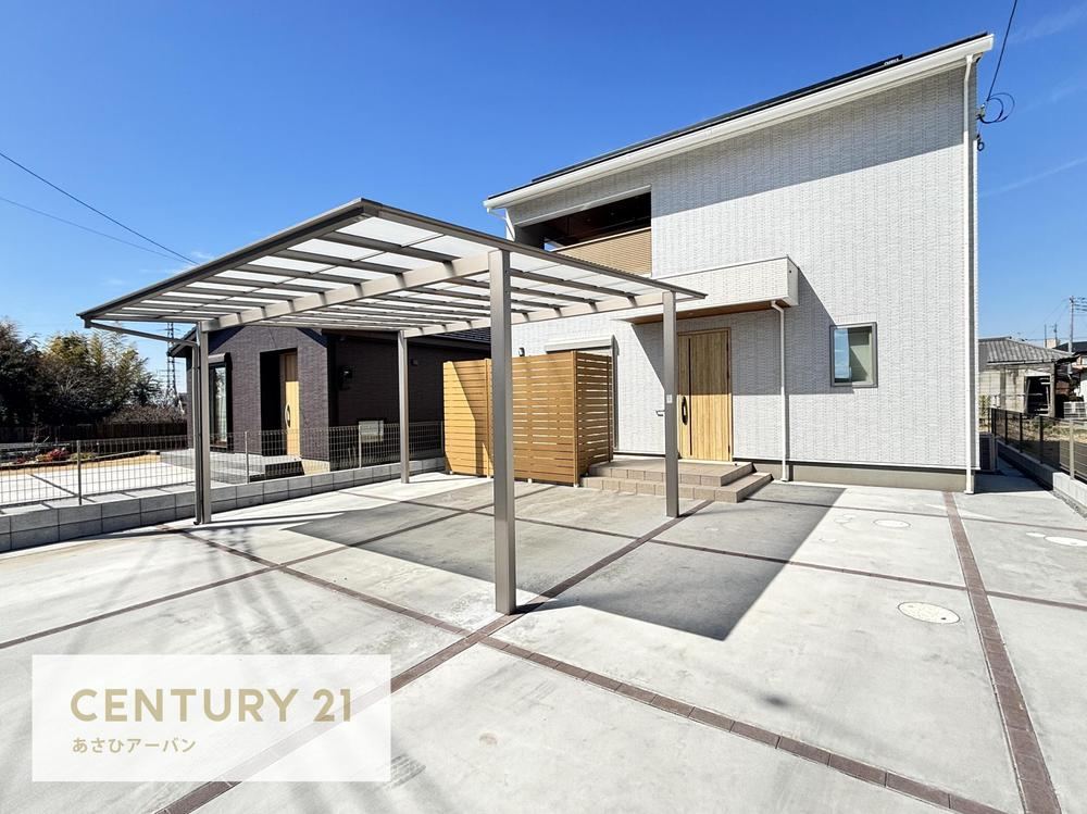 Stylish 4LDK House with Solar Power in Chiba - Photo 1
