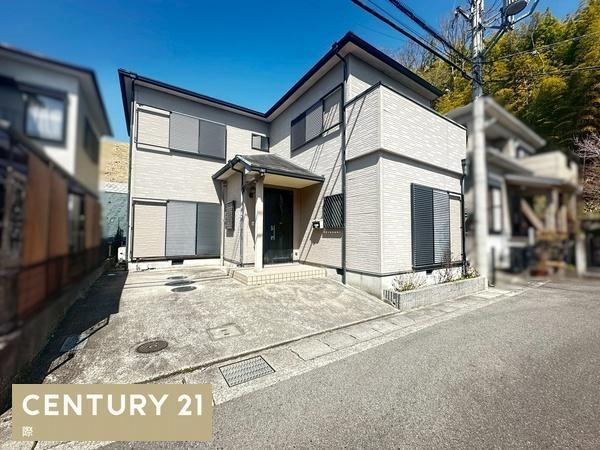 4LDK house in Iwade, Wakayama - Photo 1