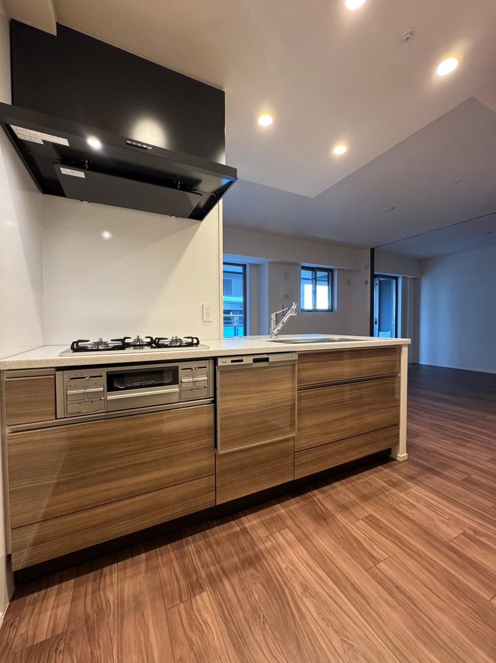2LDK+S apartment in Tennoji Ward, Osaka - Photo 1
