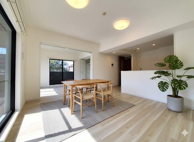 3LDK+S apartment in Yoshikawa, Saitama - Photo 1