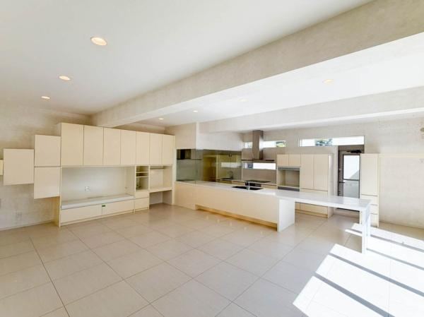 Garage House for Car Enthusiasts in Kamakura - Photo 1