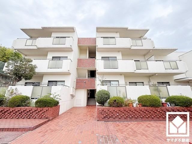 3LDK apartment in Nishinomiya, Hyogo - Photo 1
