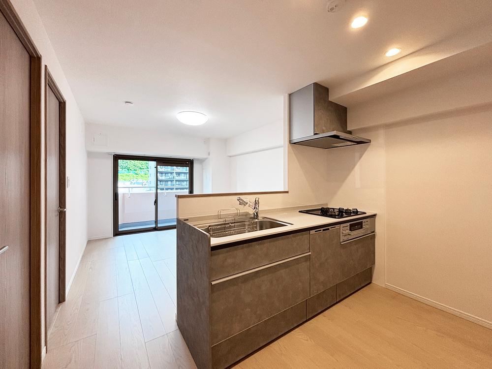 3LDK apartment in Minato Ward, Tokyo - Photo 1