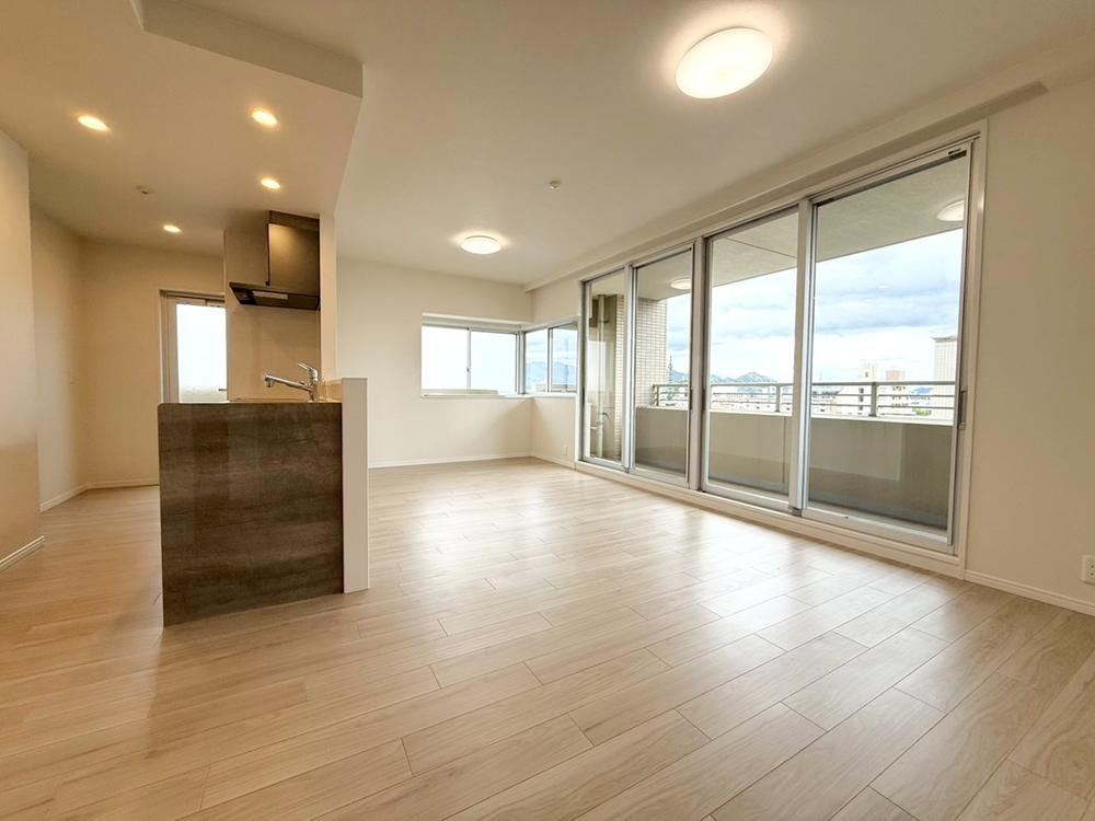 4LDK apartment in Minami Ward, Hiroshima - Photo 1