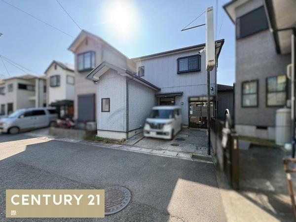 3LDK house in Iwade, Wakayama - Photo 1