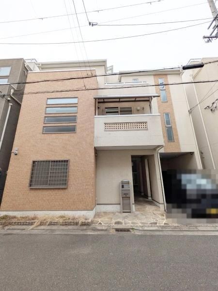4LDK house in Higashiosaka, Osaka - Photo 1