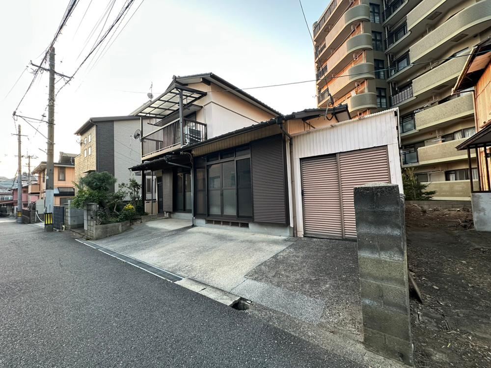 4LDK house in Moji Ward, Kitakyushu, Fukuoka - Photo 1