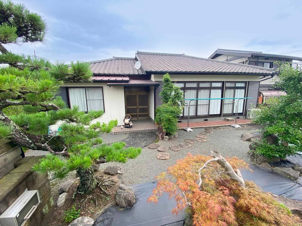 4LDK Home in Tsutsuji Gaoka Area - Photo 1