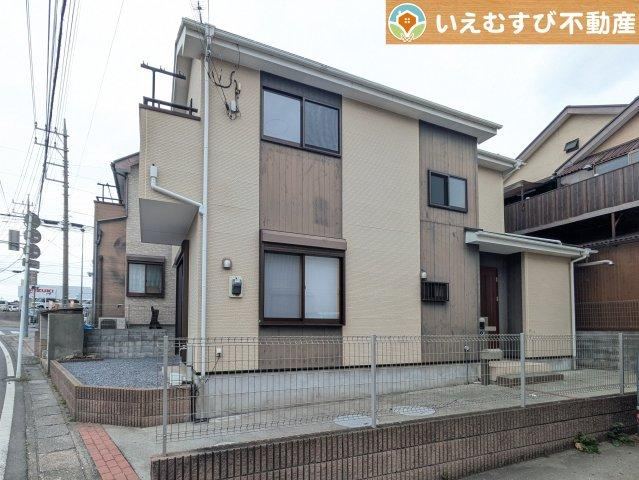 Renovated 4LDK House with Convenient Amenities in Honjo - Photo 1