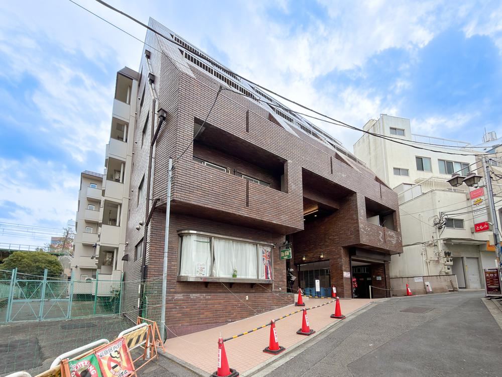 studio apartment in Shinjuku Ward, Tokyo - Photo 1